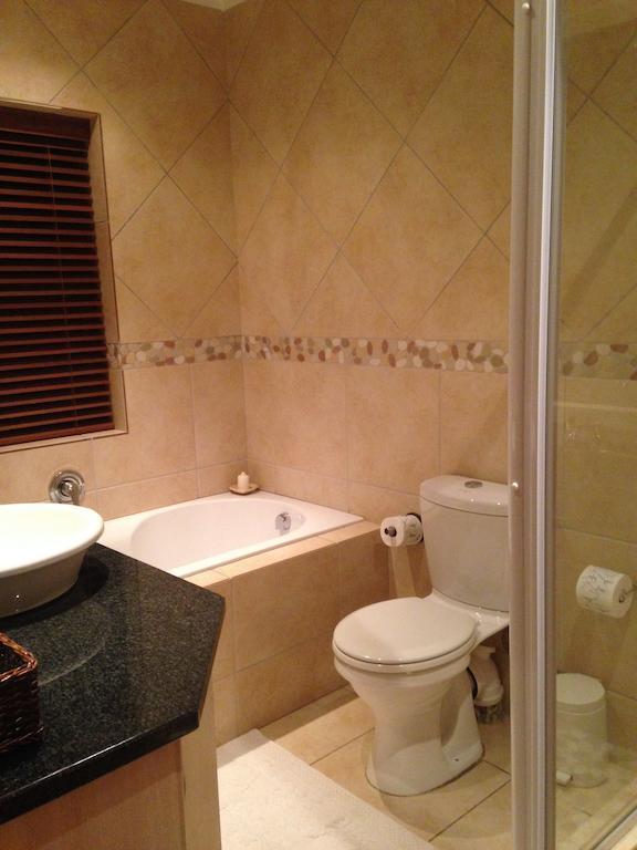 Fynbos Feniks Apartment Stellenbosch Bilik gambar